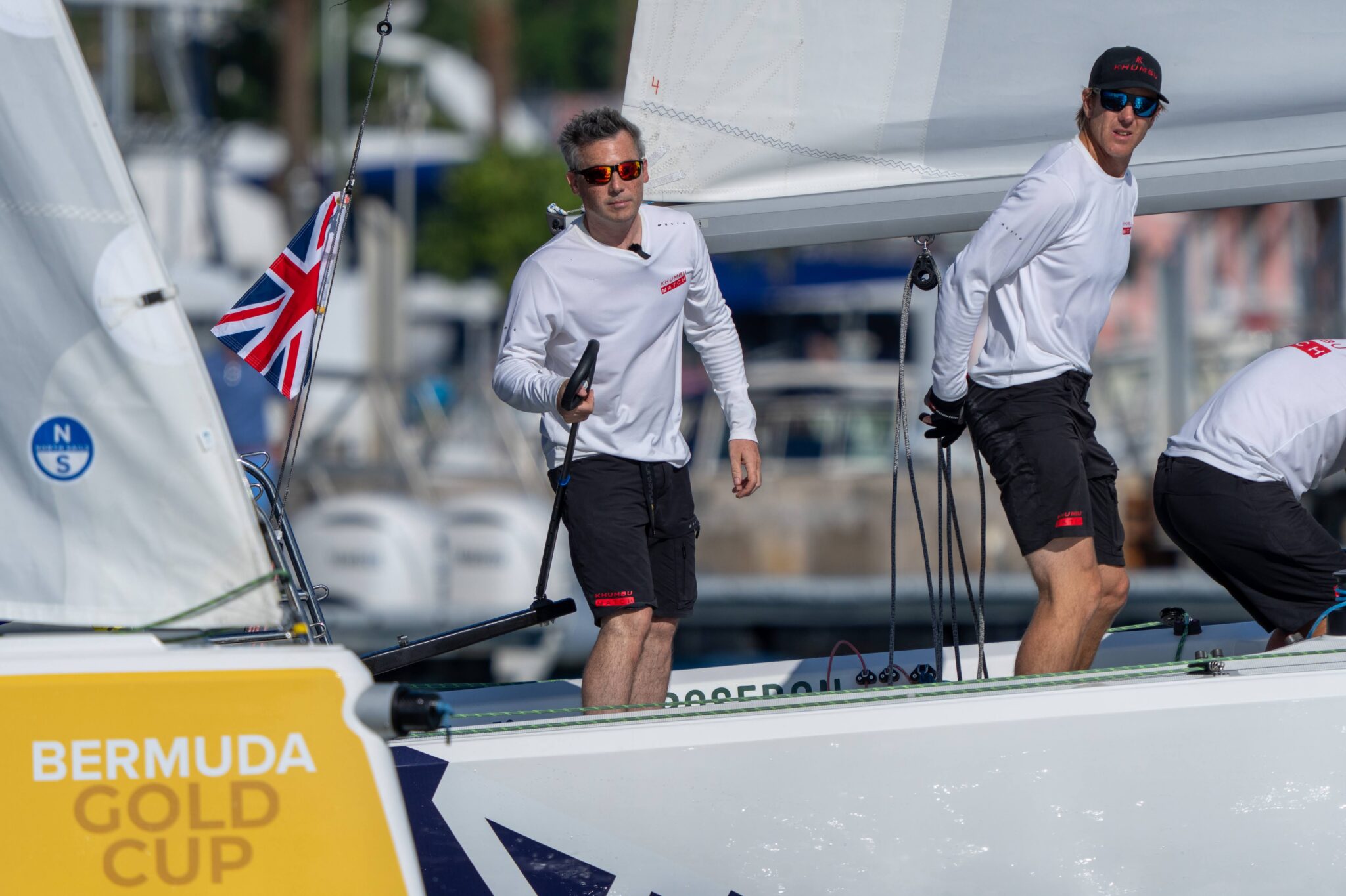 Żeglarze brytyjskiej załogi Khumbu na pokładzie jachtu Fareast 28R podczas Bermuda Gold Cup 2026